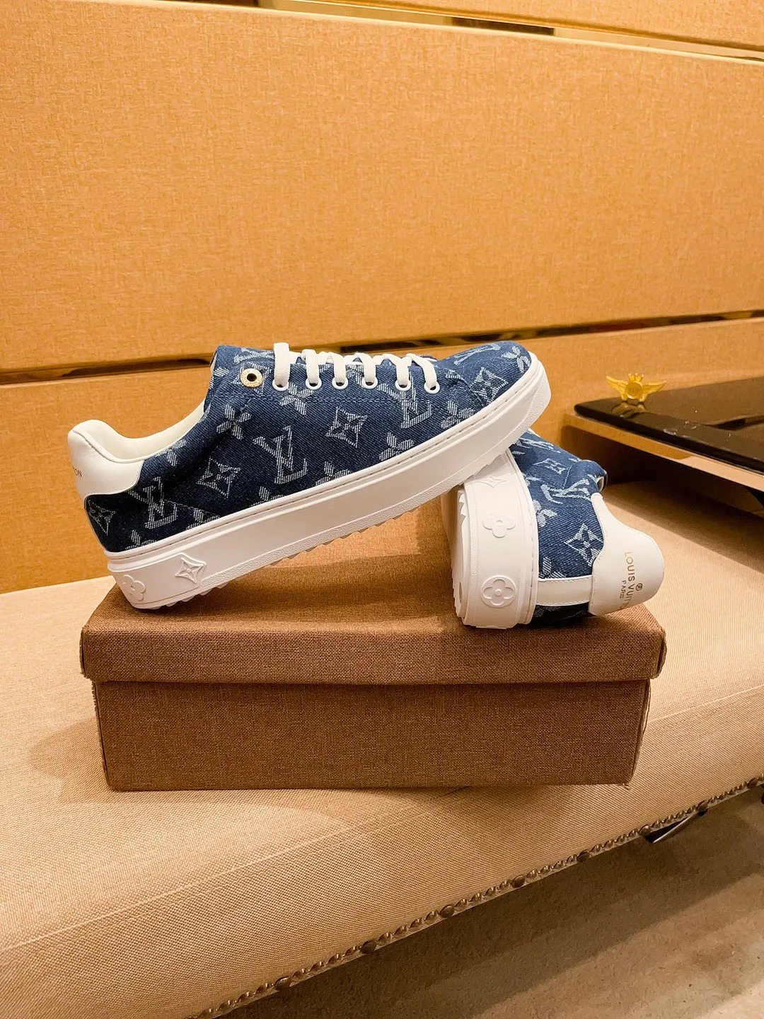 Men's shoes 💰 380💰【 LV 】🔥 Louis Vuitton high-end men's shoes brand official website 1:1 latest masterpiece: the upper is made of first-layer cowhide imported from Italy with a comfortable and breathable lining➕original non-slip and wear-resistant outsole🔥, making walking more convenient and comfortable! An exclusive new model, a stunning work, a beautiful 1:1 replica [color] compared to the official quality! Create a fashionable personality to set off your uniqueness! A must-have for trendy men! Classic 🔥 Size: 38-44 Color: 🔥 2⃣️ colors available 🔥.